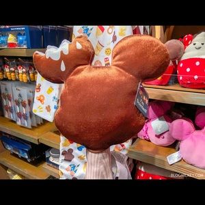🏰 New HTF Mickey Mouse Chocolate Sented Pillow